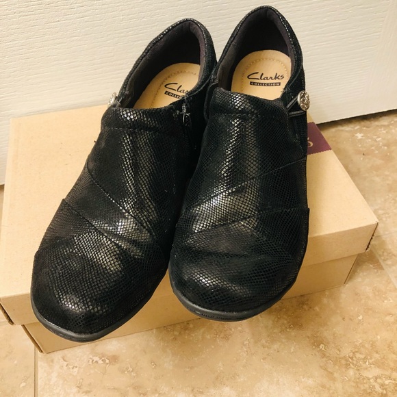 CLARKS! Black Snake skin Shoes. 8.0 - Picture 7 of 14